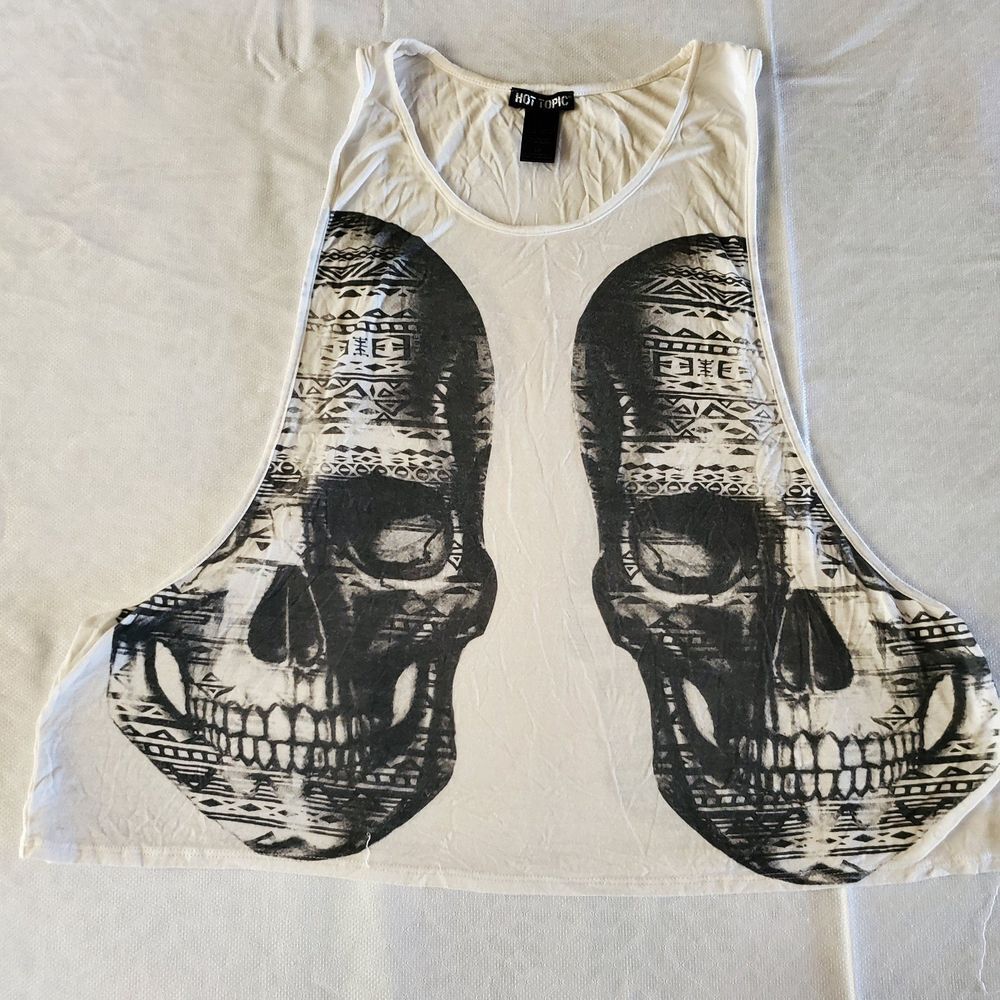 Hot Topic Womens Large Skull Top CB2/202